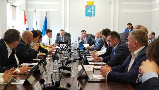 Михаила Шубина лишили полномочий председателя и депут...