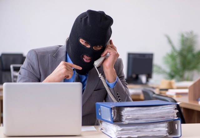 Аферисты придумали новую схему получения доступа к ли?...