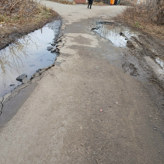 😰Вчера моя мама пострадала из-за темноты в посёлке Ст?...
