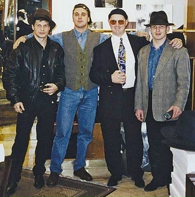 Колорит 90-х во всей красе😅