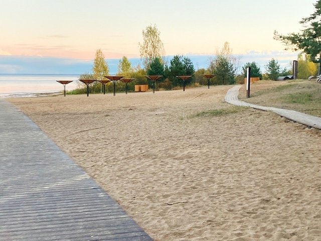 Кошкинский фарватер и пляж в Кошкино.