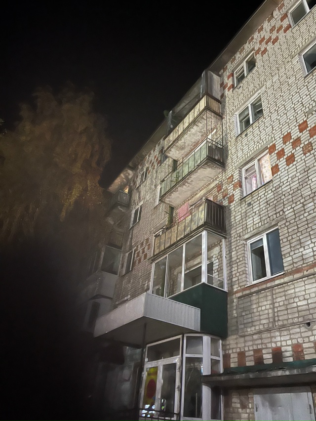 Родители, чьи дети кидаются пакетом с водой? Вечером гу...