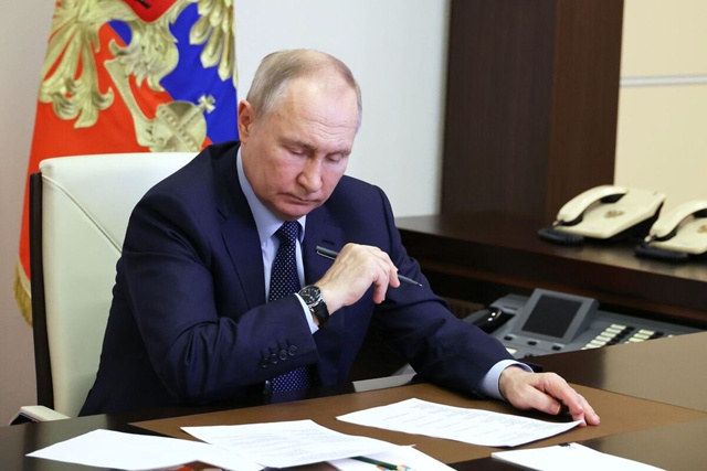 Путин подписал закон о штрафах до 5 тысяч рублей за умы?...