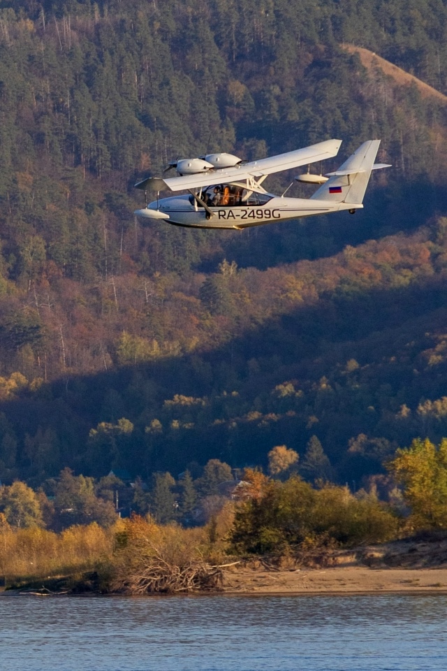 Гидросамолёт амфибия над косой Копылово!
Стремительн?...