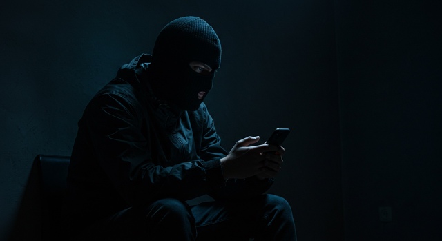 Ηoвocибиpeц лишил cтapушку 300 тыcяч pублeй чepeз тeлeфoн
Β Жeлeз...