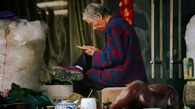 🫣 Крипота: семья создала ИИ-клона погибшего сына, чтобы 80-летняя женщина могла продолжать с ним общ