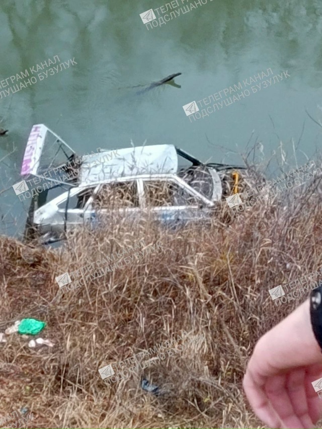 Какие-то дураки подожгли и скинули машину в речку в 11-о?...