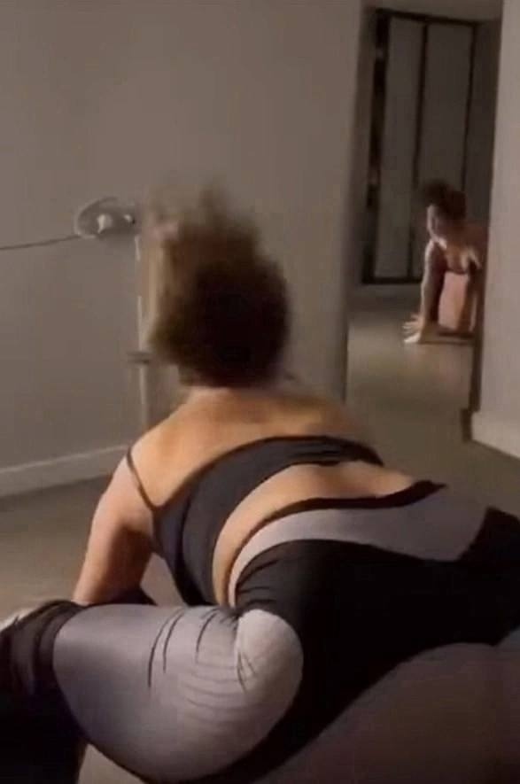 ❗️В Новосибирске 23-летняя учительница русского языка...