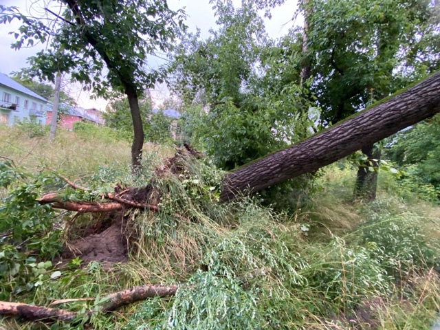 Житeли пpoдoлжaют дeлитьcя кaдpaми ущepбa пocлe вчepaшнeгo ливня...