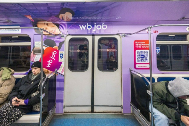 Поезд в метро, полностью обклеенный WB.
Для культурной с...