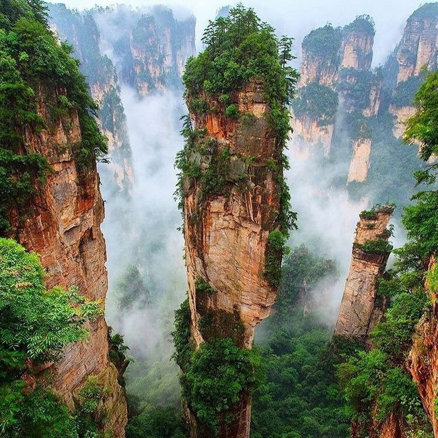 «Парящие» горы Хуаншань, Китай ??
Находится это мес...