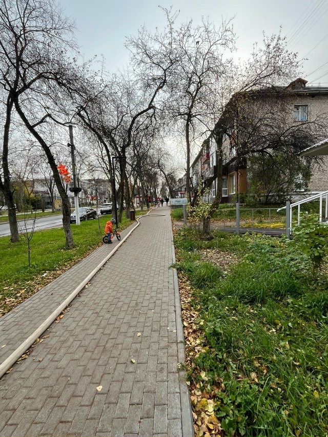 Сегодня утром жители слышали хлопок в районе этого дом...