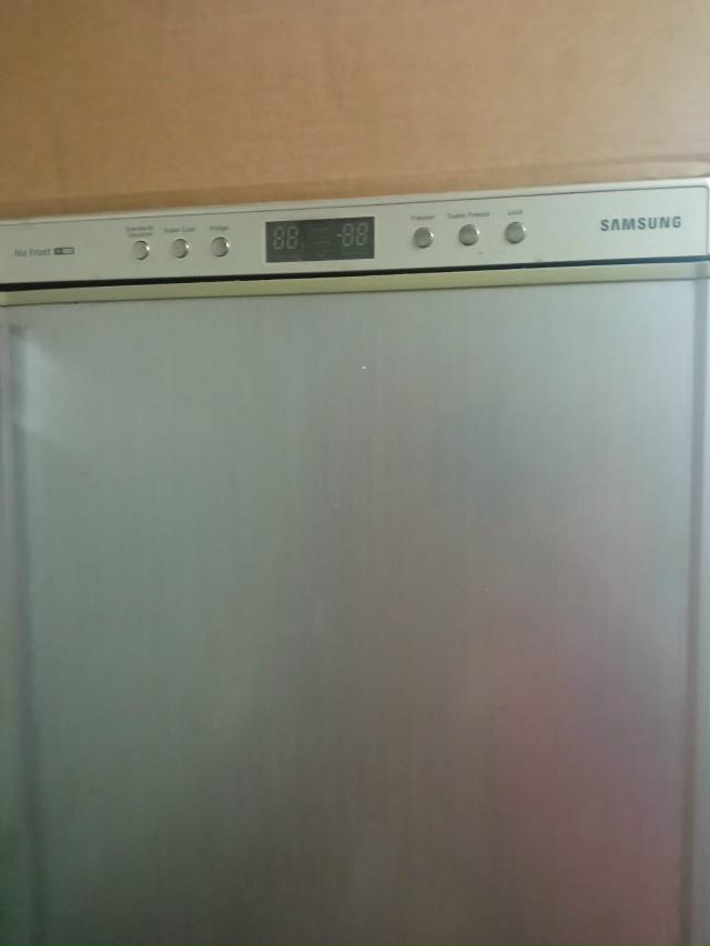 Отдам нерабочий холодильник на зап.части...