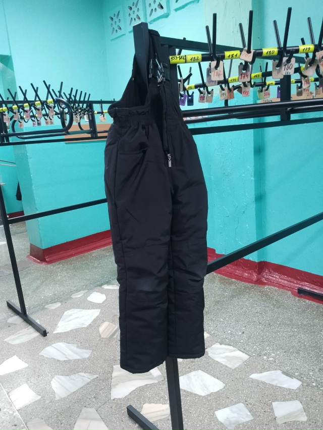 Здравствуйте, в школе №1 в раздевалке оставлены позавч...