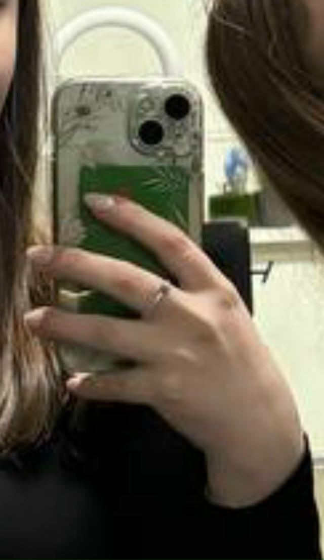 Утерян телефон айфон 15 мятного цвета, был в таком же че?...