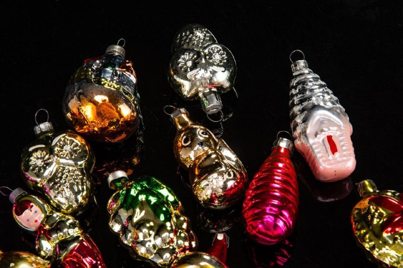 Винтажные ёлочные игрушки СССР могут быть радиоактивными.
В некоторых из них использовали радиолюм