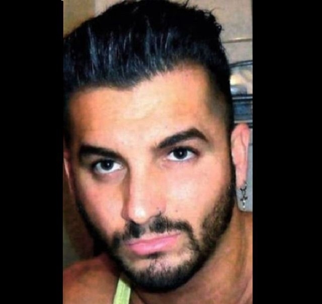 Француз Энтони Лоффредо покрыл свое тело татуировками...