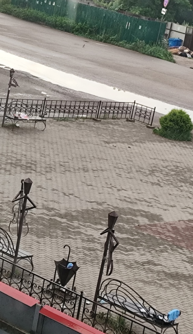 Родители, что ваши дети в 3 утра делают под окнами !? Пос?...