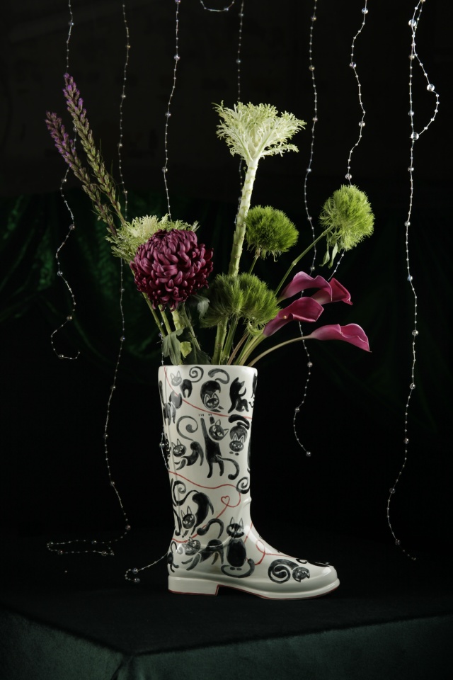 Вазы сапоги мастерской NoName Ceramics.