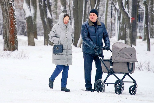 В Вологодской области 53 молодые семьи получают компен?...