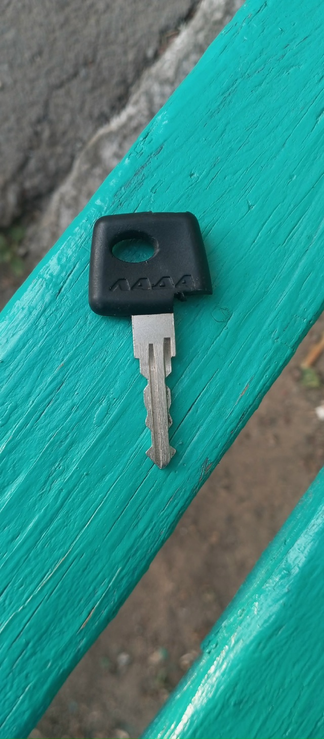 Найден ключ на лавочки в 12 квартале , возле 18/1! Возле 1 п?...