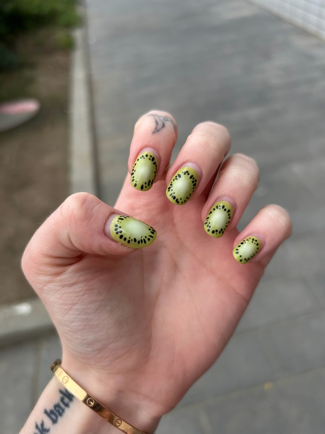 Еду на маникюр ??