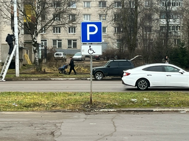 Переславль. Установщики камер слежения за правилами д?...