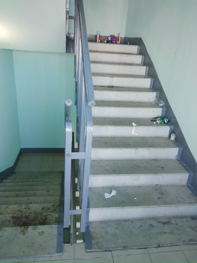 Кронштадтского 5. 14 этаж кто это сделал пускай за собо?...