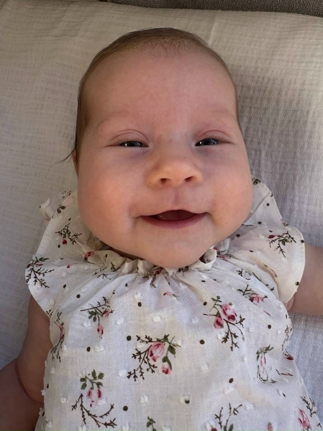 Ида Галич взяла своих малышей — пятилетнего Леона и дв...