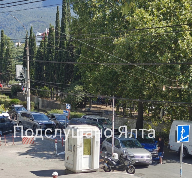 Пожалуйста, уберите разделительный бордюр со столбика...