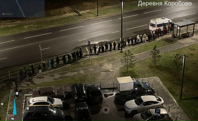 🚌 Огромные очереди из желающих доехать на работу соби...