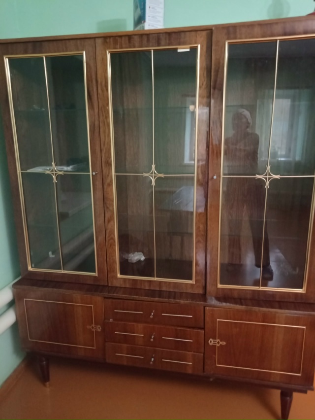 Отдам сервант. Забрать сегодня 89198487010