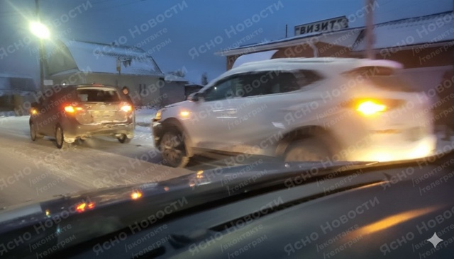 В Нижней Туре на перекрестке Советская-Серова ДТП
Ист?...