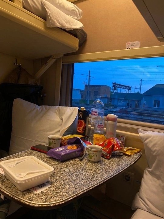 Всегда между самолетом и поездом выберу второе..