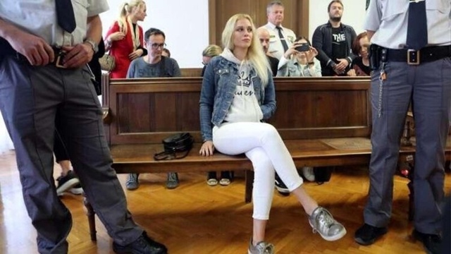 22-летняя жительница Словении подписала контракты с пя?...