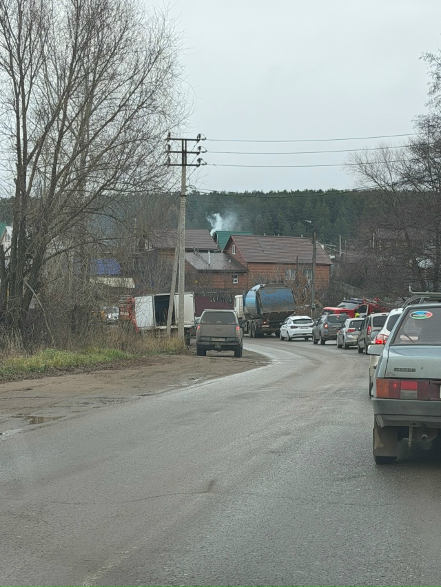Топит светлушку, переливают воду через дамбу
