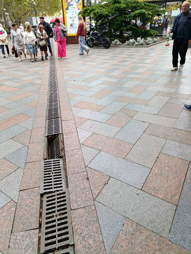 Остановка Спартак.
Интересно, сколько человек должно т...