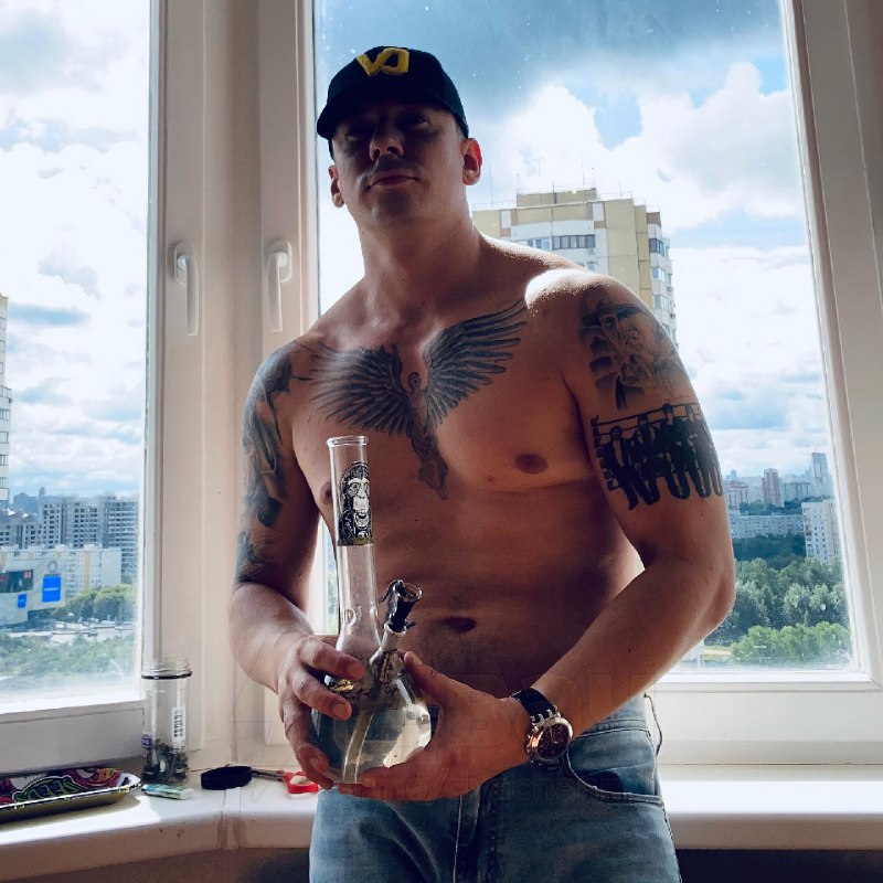 Легендарного батл-рэпера Obe1Kanobe задержали в Подмосковье за… нарколабораторию в его квартире. Ему