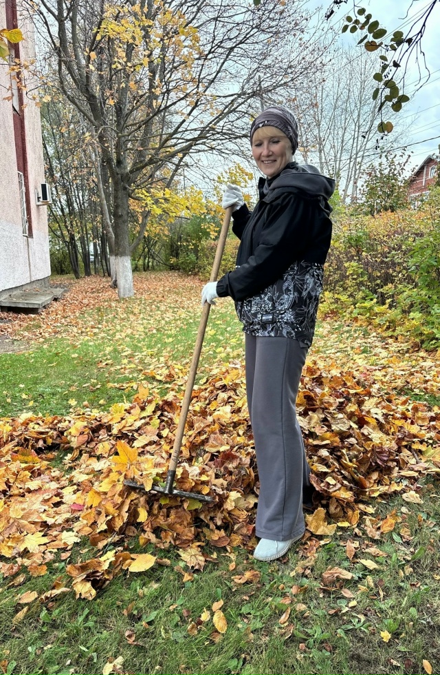 Вчера прошел субботник возле Администрации🍁
Накида...