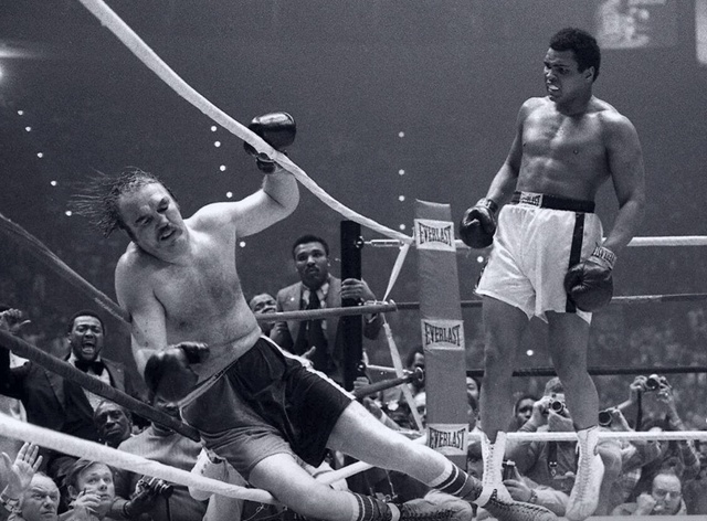 Чак Уэпнер послал в нокдаун Мохаммеда Али в девятом ра?...