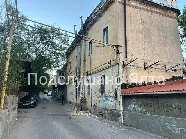 Хочется обратить самое пристальное внимание со сторон...