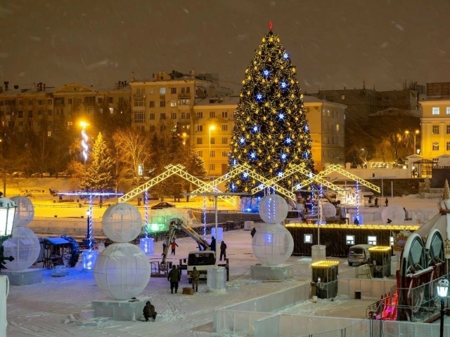 Новогодний городок в Екатеринбурге может лишиться лед...