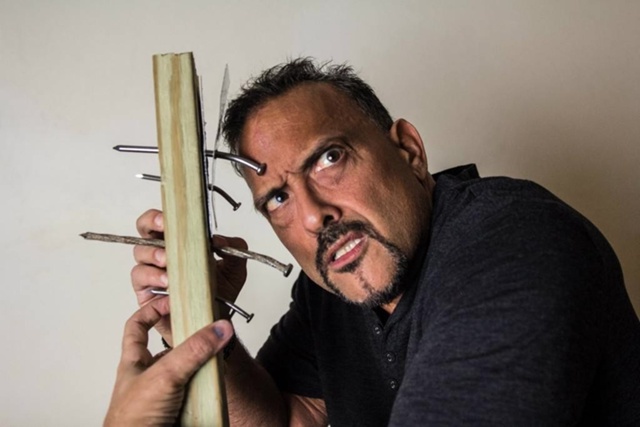 Джон Ферраро, сумевший в течение двух минут забить 38 гв...