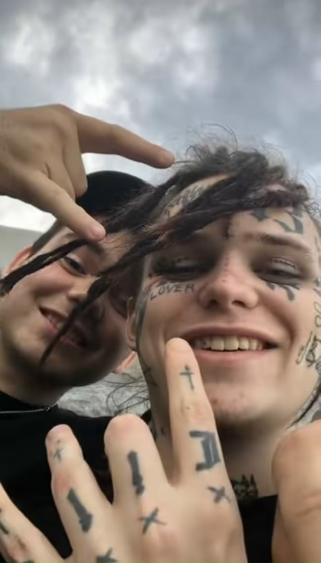 Друзья, представьте ситуацию: идёте вы по улице, случай...