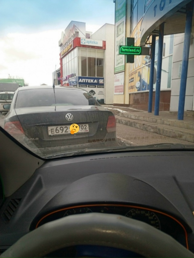 Админ можно анонимно. Возле Веги водитель этой машины ?...