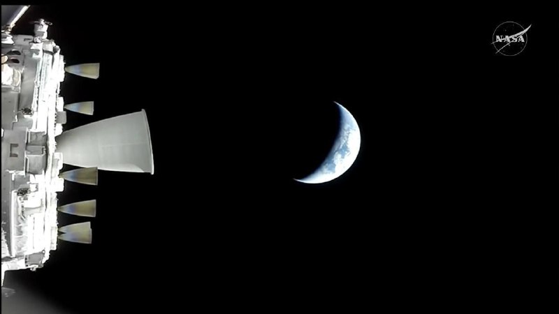 Астронавты миссии «Артемида-2» сделали шикарный снимок Земли с расстояния почти 70000 километров.
Э