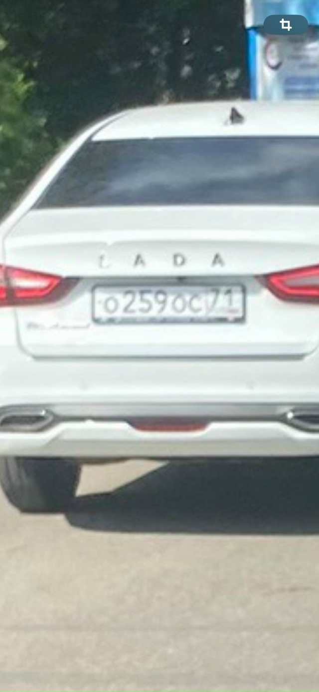 Наблюдала такую ситуацию машина Лада- Веста в которой ...