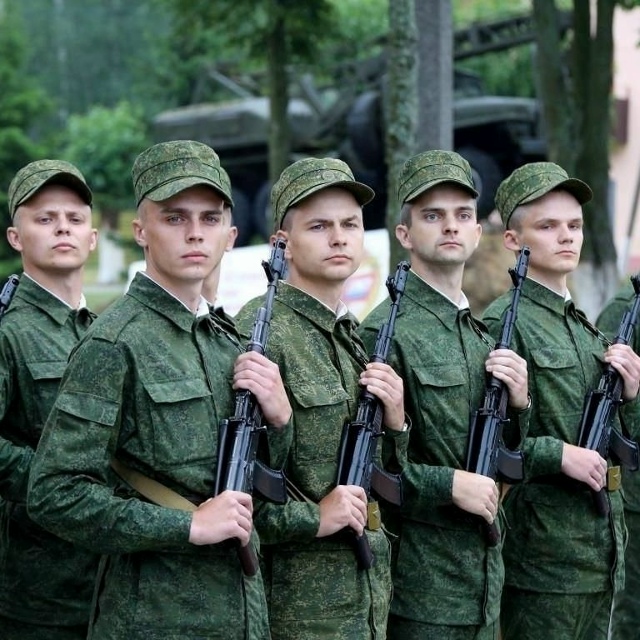 👉 В Госдуме отклонили идею повысить зарплаты срочник?...