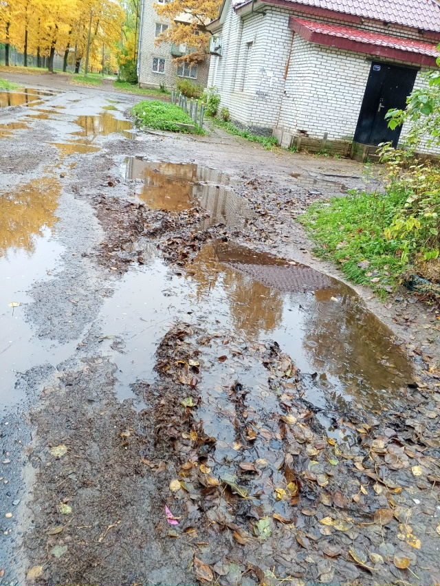 Двор А. Лукьянова 16 А. Рядом 8 школа Каждое утро в ГОРОД?...