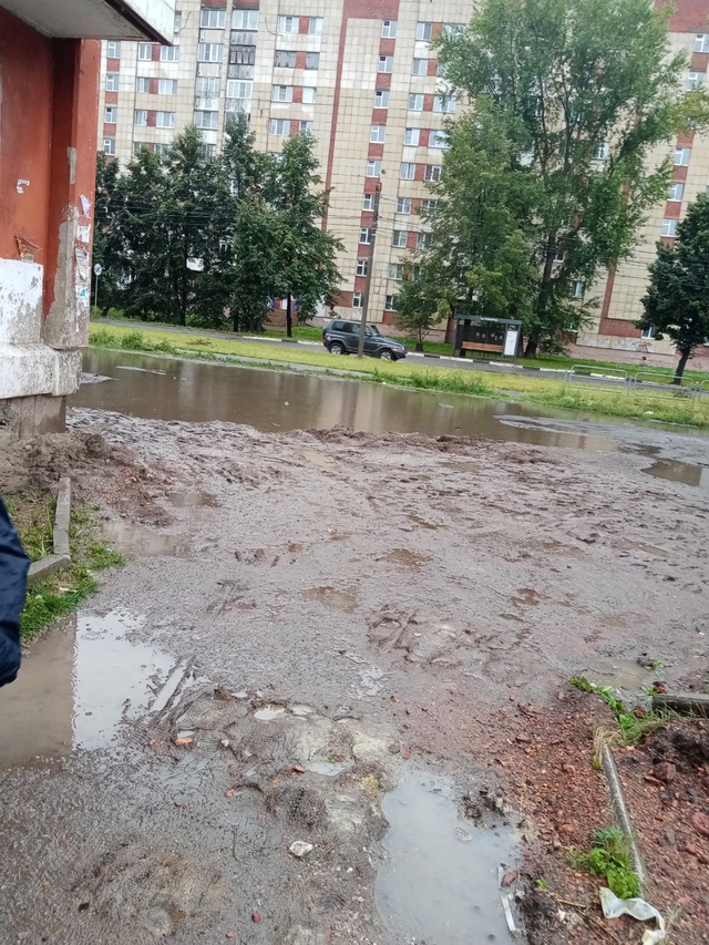 На, Ильича, 12 после ремонта теплосетями, не пройти не пр...